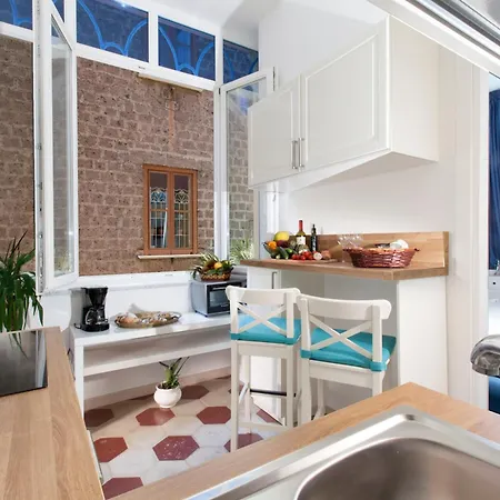 Shine House Nyaraló *