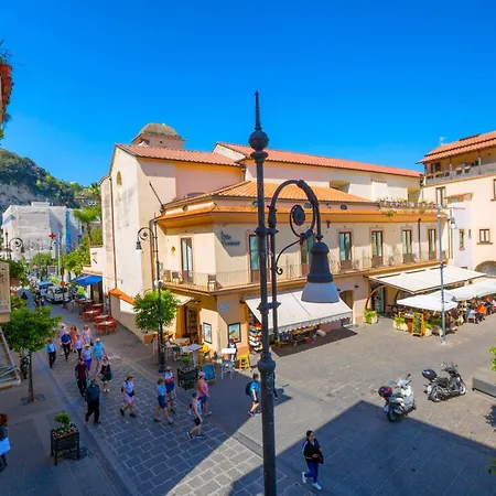 Shine House Nyaraló *